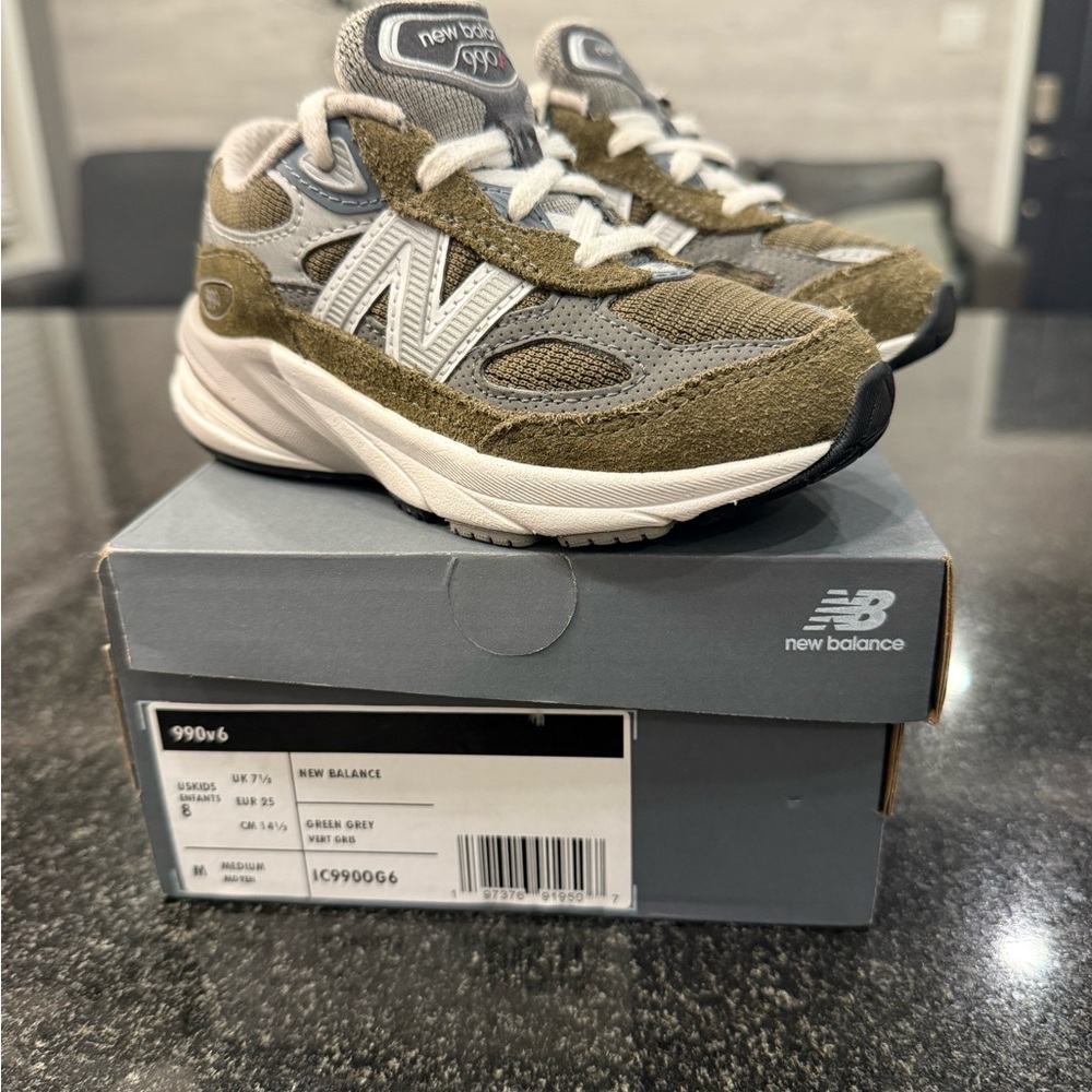 New Balance Kids' 990 V6 Lace-up Sneaker
